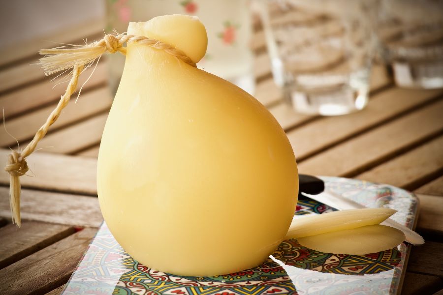 Fiorlat Dal Fior Fiore Del Latte Caciocavallo Pugliese Stagionato fiorlat-dal-fior-fiore-del-latte-caciocavallo-pugliese-stagionato
